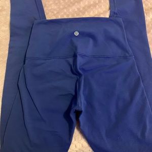 EUC Lululemon Wunder Under Leggings. Size 6